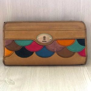 FOSSIL  Leather scalloped patched wallet